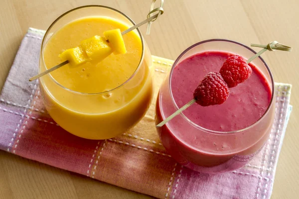 Mango Orange Raspberry Strawberry Smoothies — Stock Photo, Image