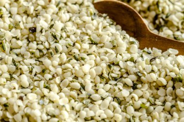 Ham kabuklu kenevir tohumu