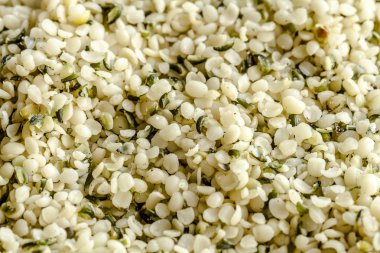 Ham kabuklu kenevir tohumu