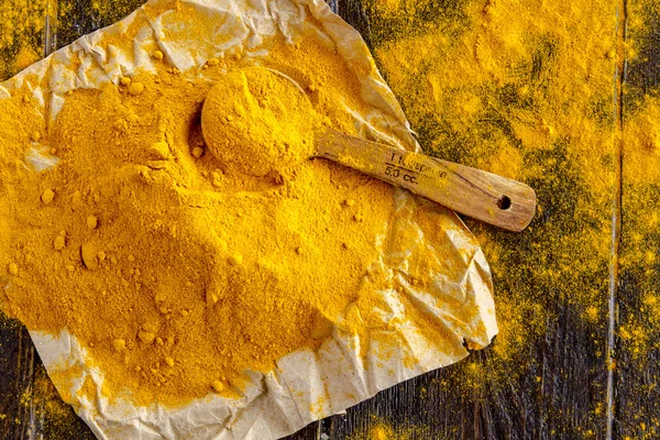 Οργανικά κίτρινο κουρκούμη σκόνη — Φωτογραφία Αρχείου
