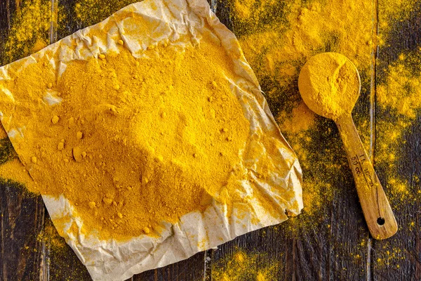 Pulbere de turmeric galben organic — Fotografie, imagine de stoc