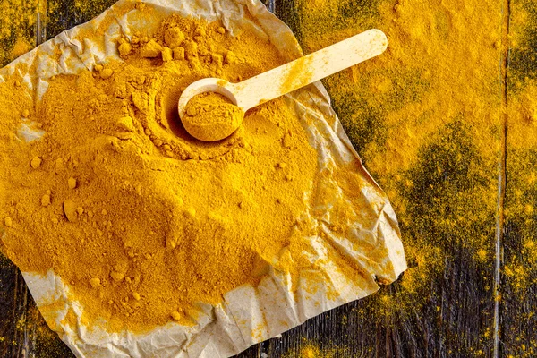 Pulbere de turmeric galben organic — Fotografie, imagine de stoc