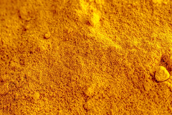 Organik sarı zerdeçal tozu