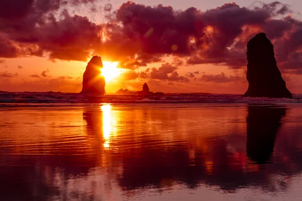 Pôr do sol em Cannon Beach Oregon — Fotografia de Stock