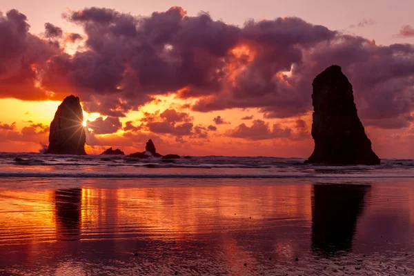 Tramonto a Cannon Beach Oregon — Foto Stock