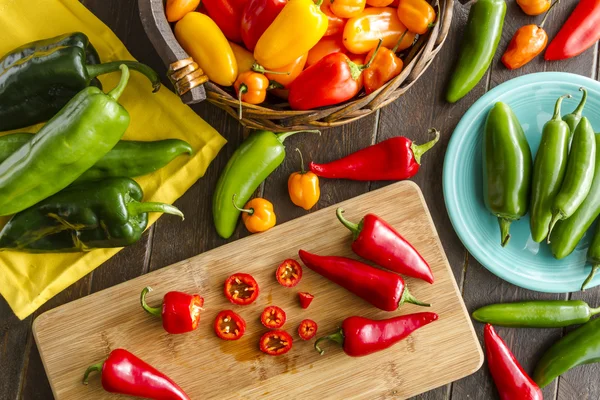 Gorące słodkie i papryka Chili odmian — Zdjęcie stockowe
