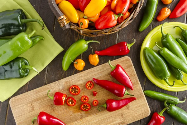 Quente doce e pimenta variedades de pimenta — Fotografia de Stock