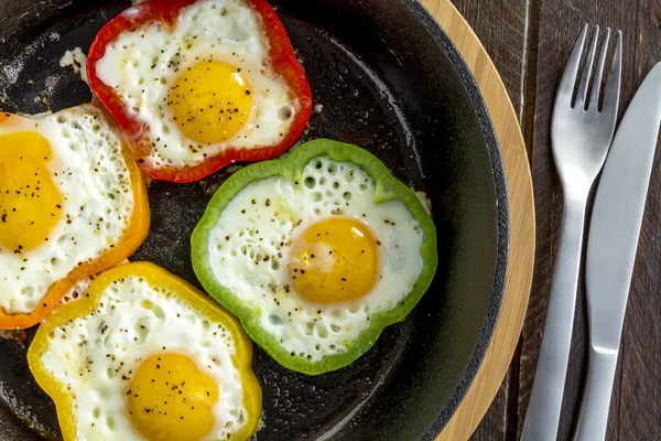 Fried Eggs in Cast Iron Skillet — Stock Photo, Image