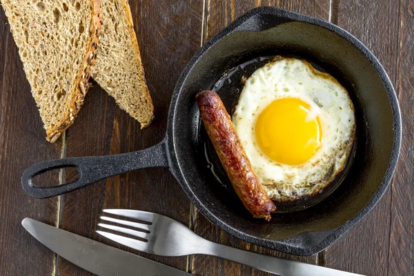 Fried Eggs in Cast Iron Skillet — Stock Photo, Image