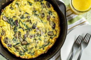 Ispanaklı mantarlı ve yumurta Frittata