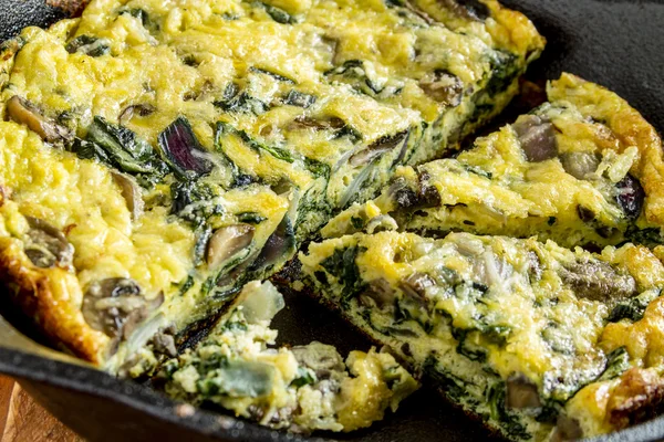 Gomba spenót és tojás Frittata — Stock Fotó