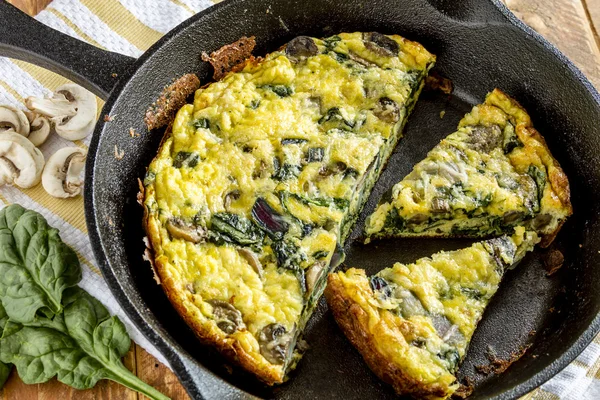 Gomba spenót és tojás Frittata — Stock Fotó