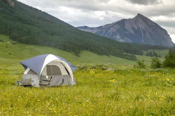 Camping Outdoors in the Mountains of Colorado — Stock Photo, Image