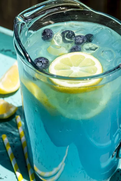 Refrescante Blueberry limonada verão bebidas — Fotografia de Stock