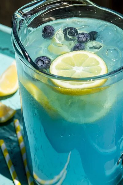 Verfrissende Blueberry limonade zomer drankjes — Stockfoto