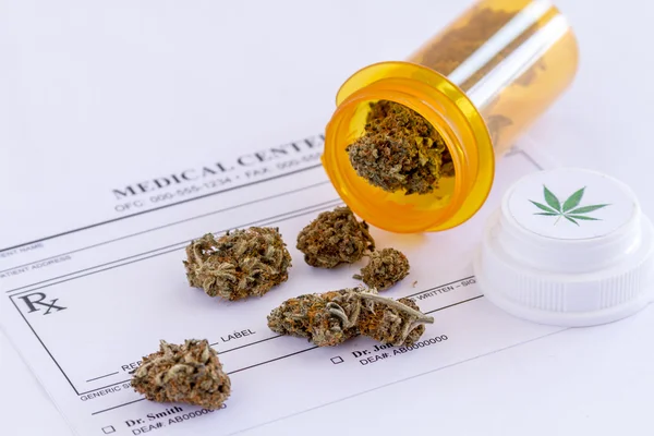 Cogollos y semillas de marihuana medicinal — Foto de Stock