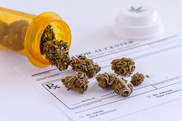 Medical Marijuana Buds and Seeds — Stock Photo, Image