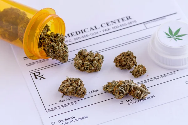 Medical Marijuana Buds and Seeds — Stock Photo, Image