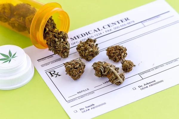 Medical Marijuana Buds and Seeds — Stock Photo, Image