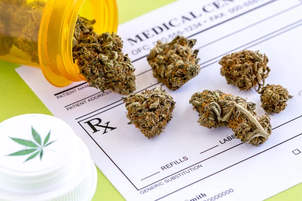 Lékařské marihuany pupeny a semena — Stock fotografie