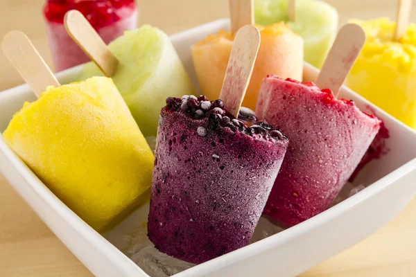 Homemade Fresh Pureed Fruit Frozen Popsicles — Stock Photo, Image