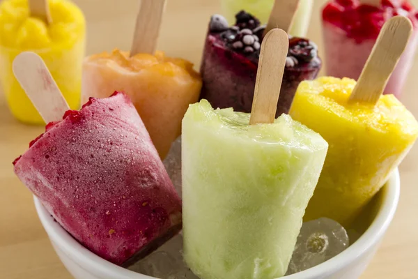 Homemade Fresh Pureed Fruit Frozen Popsicles — Stock Photo, Image