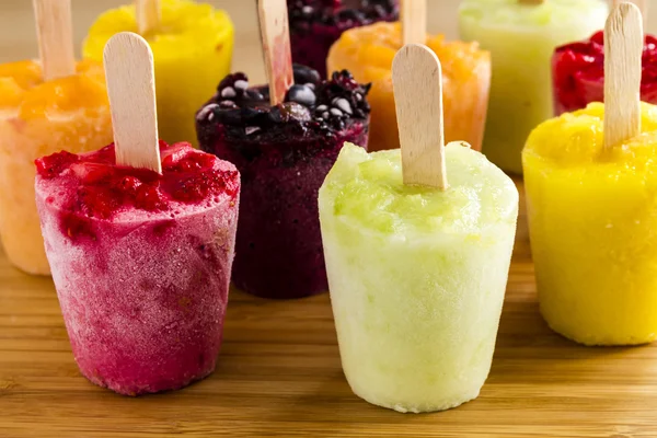 Homemade Fresh Pureed Fruit Frozen Popsicles — Stock Photo, Image