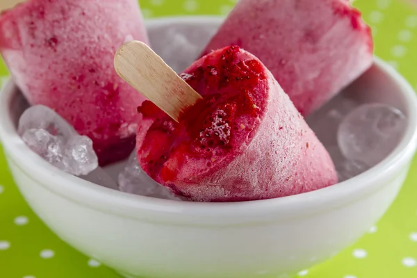 Homemade Fresh Pureed Fruit Frozen Popsicles — Stock Photo, Image