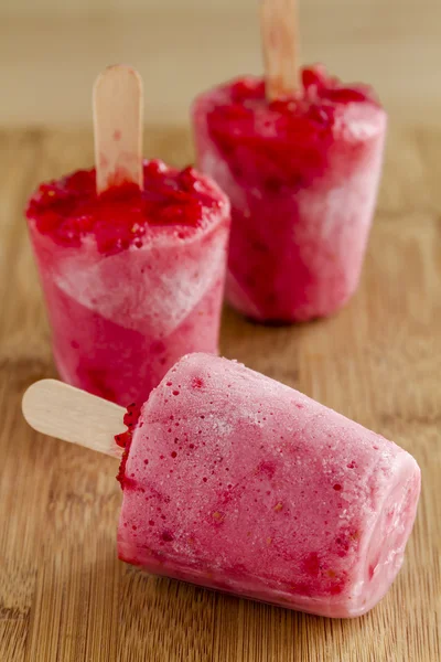 Paletas congeladas caseras de fruta pura fresca — Foto de Stock