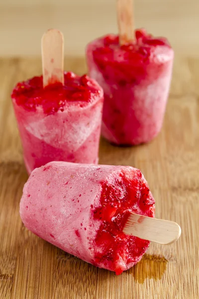 Homemade Fresh Pureed Fruit Frozen Popsicles — Stock Photo, Image