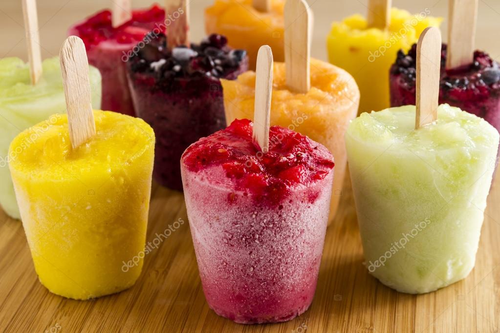 Homemade Fresh Pureed Fruit Frozen Popsicles — Stock Photo