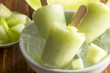 Ev yapımı taze Pureed meyve çubuklu dondurmayı dondurulmuş