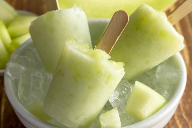 Ev yapımı taze Pureed meyve çubuklu dondurmayı dondurulmuş