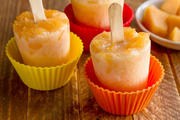 Homemade Fresh Pureed Fruit Frozen Popsicles — Stock Photo, Image