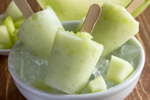 Paletas congeladas caseras de fruta pura fresca —  Fotos de Stock