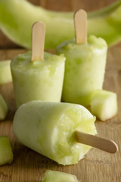 Doces congelados frescos caseiros da fruta de puré — Fotografia de Stock