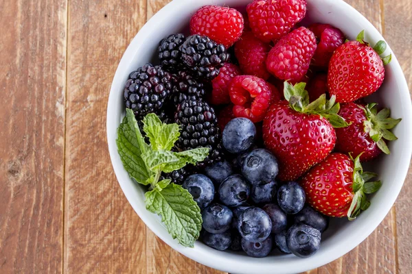 Bowl Filled with Fresh Organic Berries — Stock Photo, Image