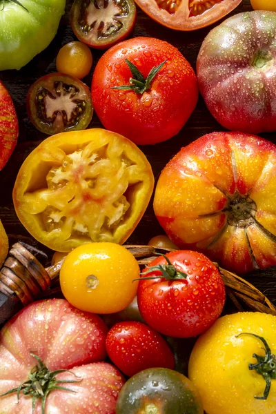 Sortimento de tomates frescos da relíquia — Fotografia de Stock