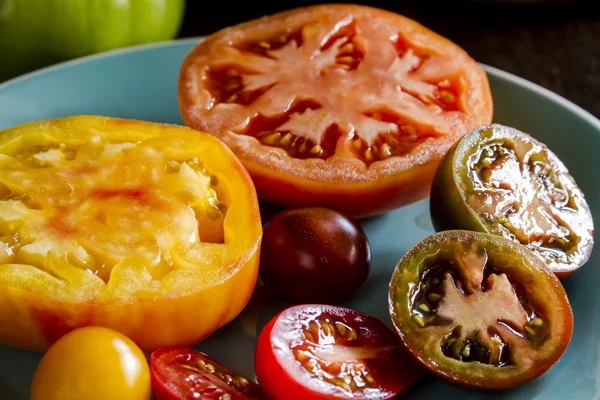 Sortimento de tomates frescos da relíquia — Fotografia de Stock