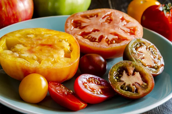 Sortiment av färska Heirloom Tomater — Stockfoto