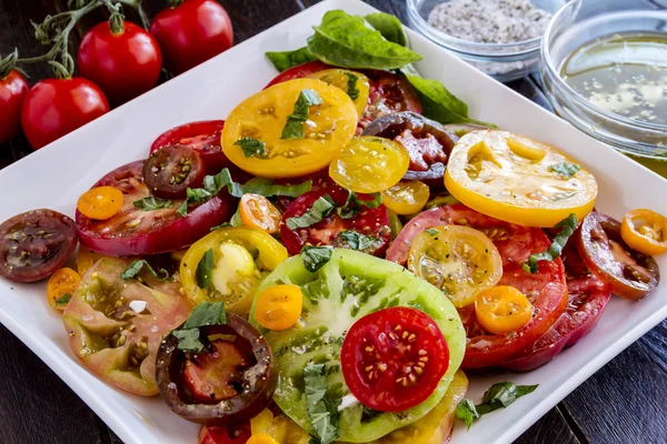 Scheiben reifer Tomatensorten — Stockfoto