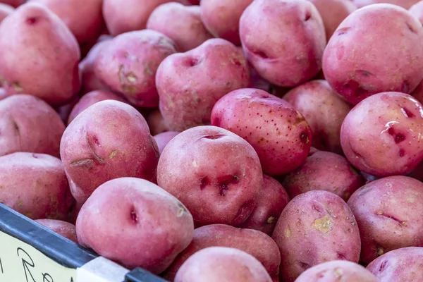 Fresh Organic Fruits and Vegetables at Farmers Market — Stock Photo, Image