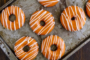 Ev yapımı pişmiş kabak Donuts sır ile