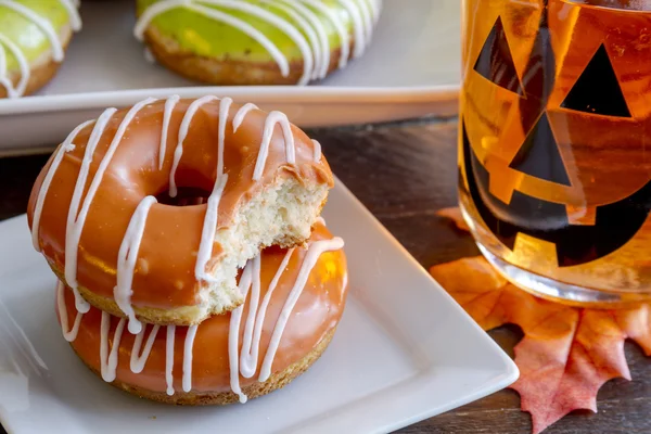 Zelfgemaakte gebakken pompoen Donuts met glazuur — Stockfoto