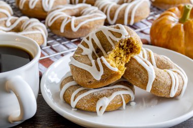 Ev yapımı fırında tarçın kabak çörek