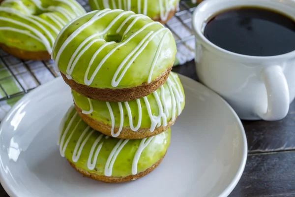 Homemade Baked Caramel Apple Donuts — стокове фото