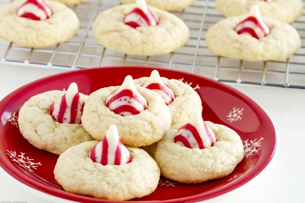 Homemade Candy Cane Kiss Cookies — Stock Photo, Image