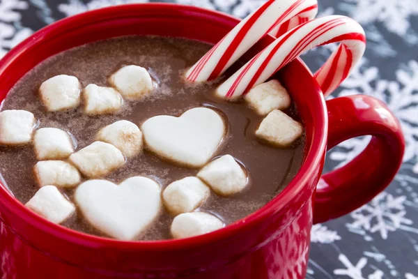 Varm choklad med godis och kakor — Stockfoto