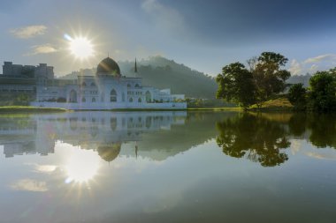 Iium Camii güneş parlama ile yansımasıdır. Yavaş nedeniyle yumuşak odak