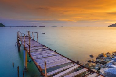 Uzun pozlama gündoğumu deniz manzarası